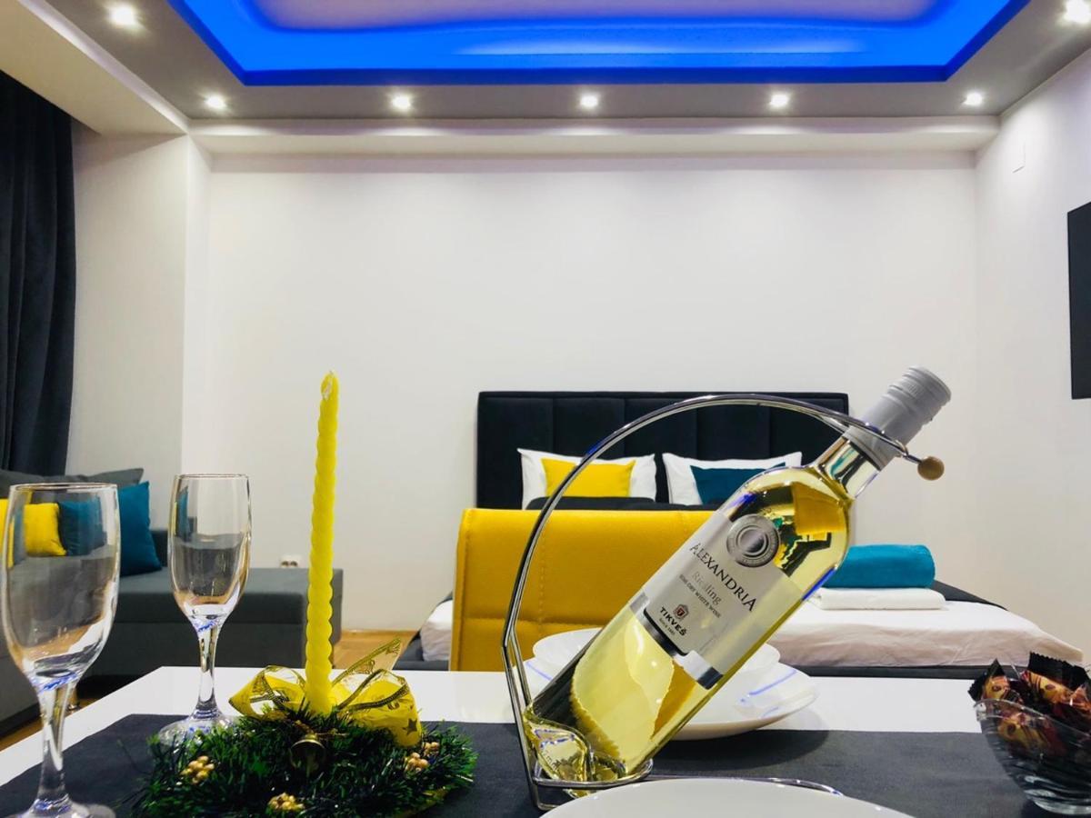 Front Beach Exclusive Apartments Struga Esterno foto