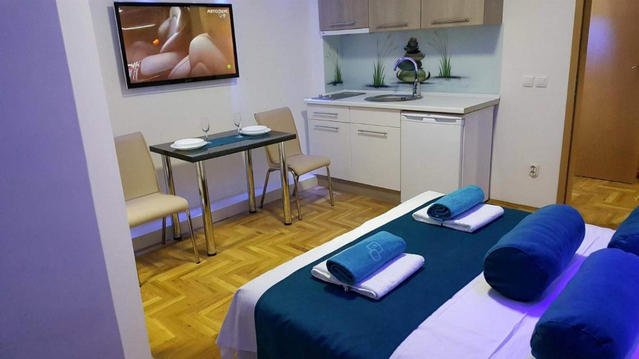 Front Beach Exclusive Apartments Struga Esterno foto