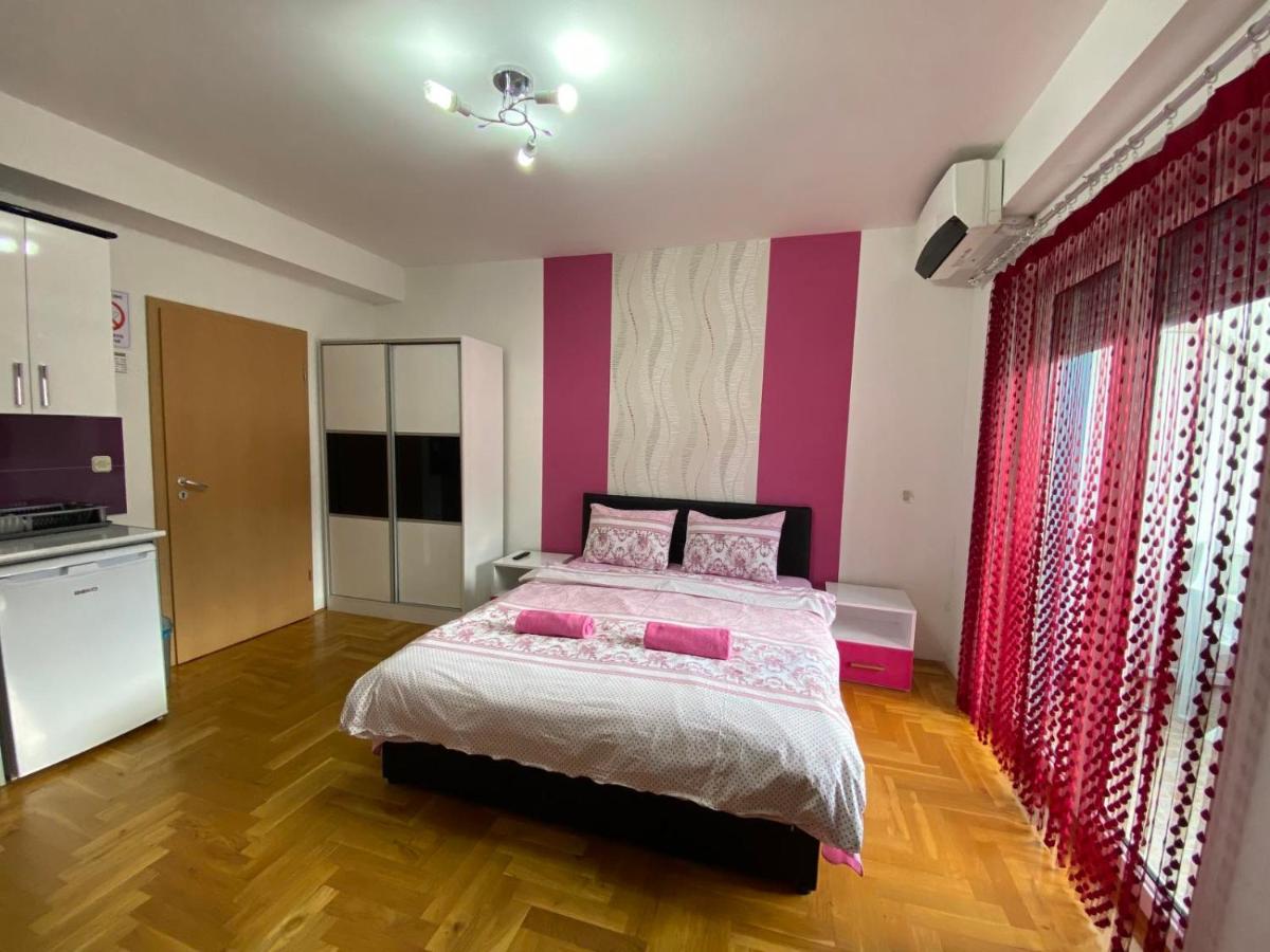 Front Beach Exclusive Apartments Struga Esterno foto