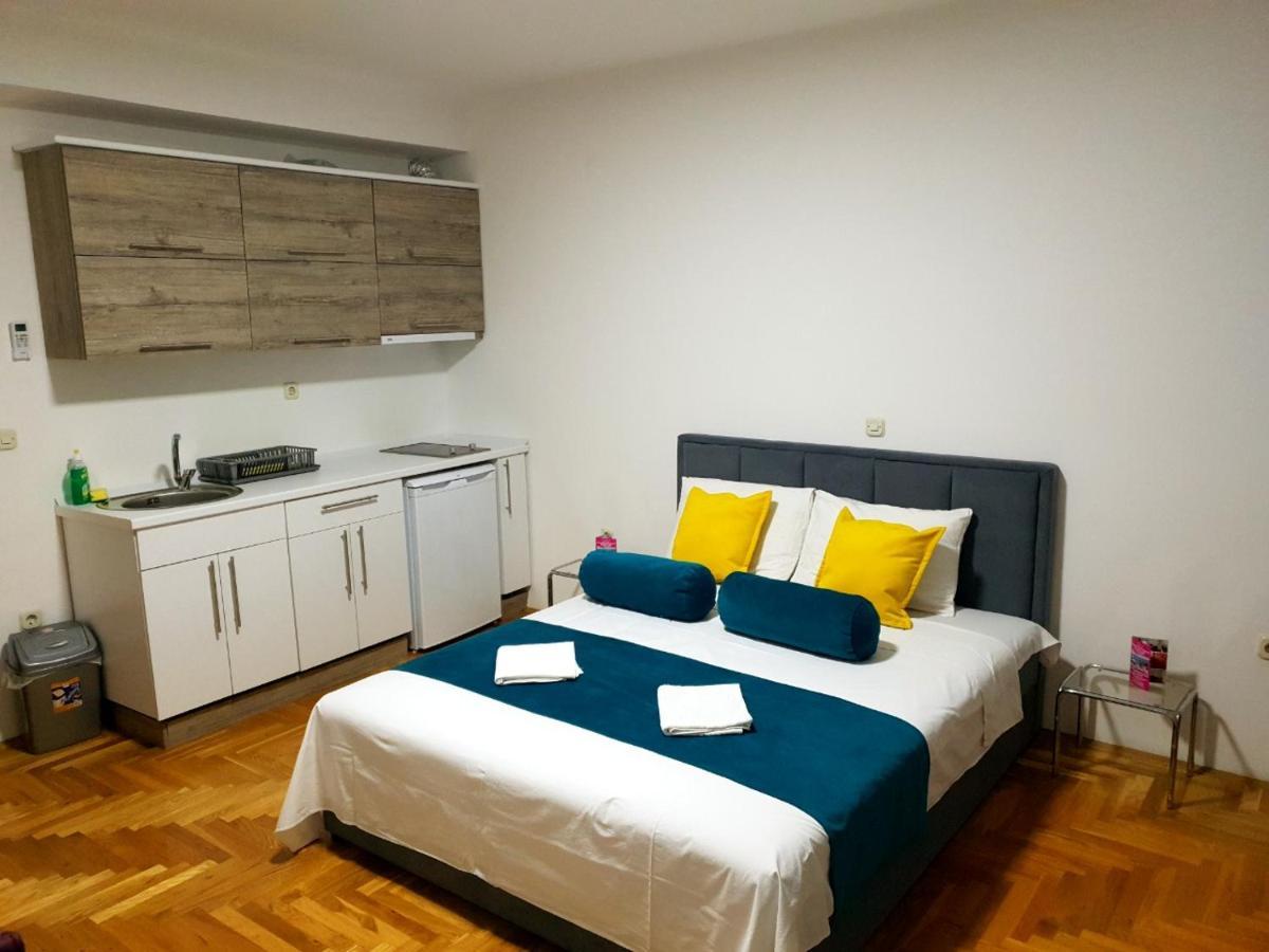 Front Beach Exclusive Apartments Struga Esterno foto