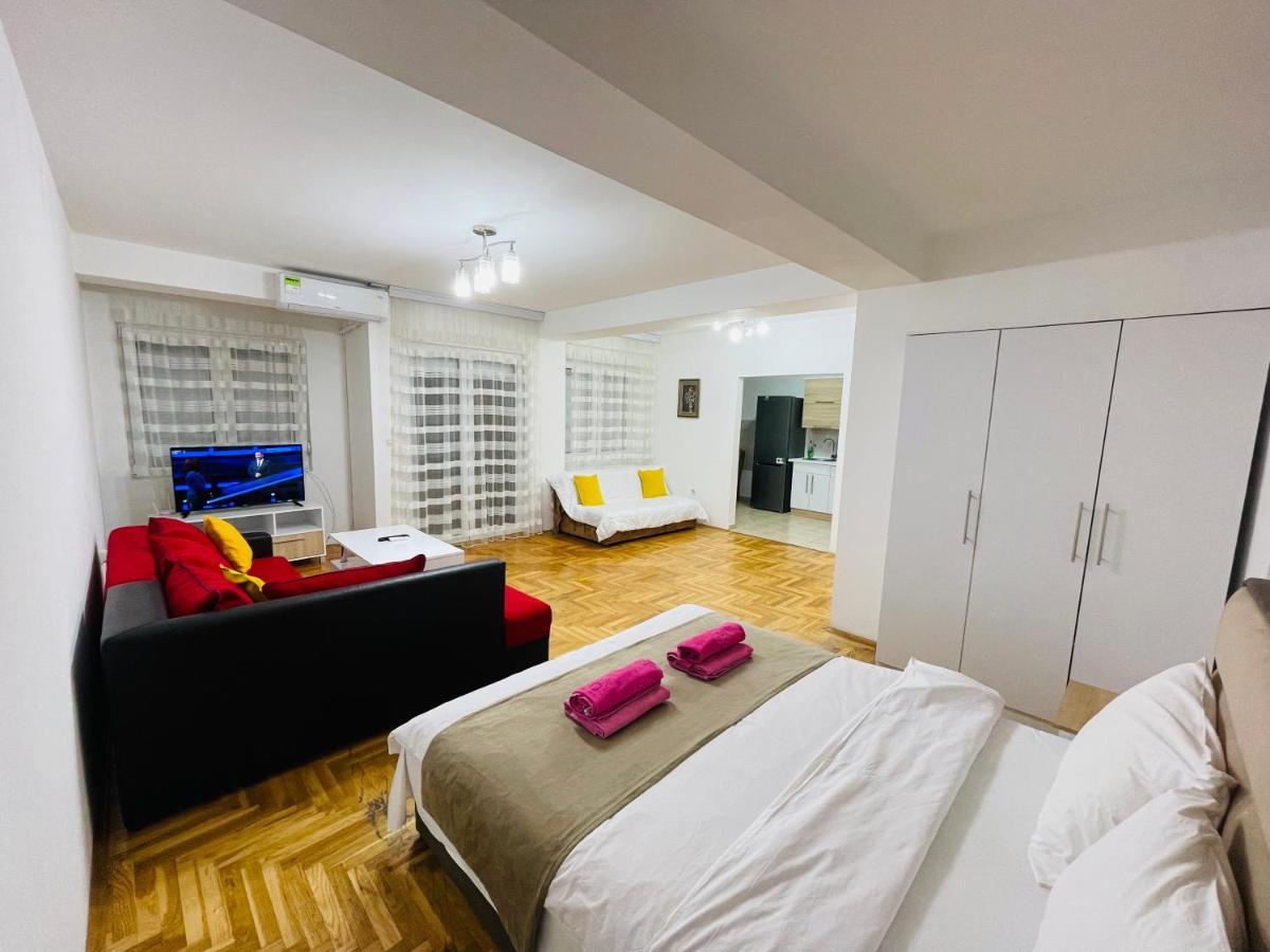 Front Beach Exclusive Apartments Struga Esterno foto
