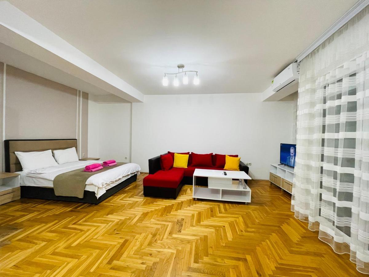Front Beach Exclusive Apartments Struga Esterno foto