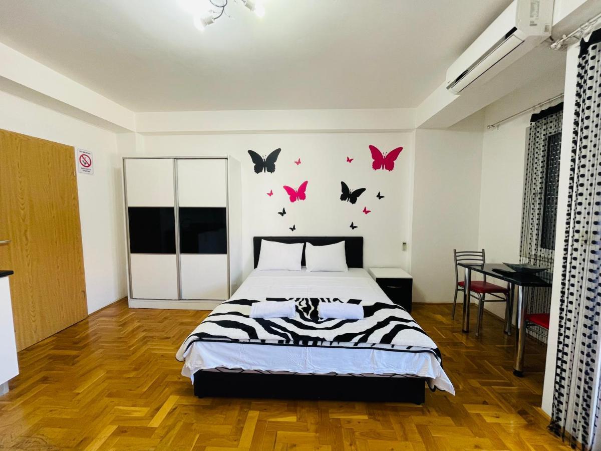 Front Beach Exclusive Apartments Struga Esterno foto
