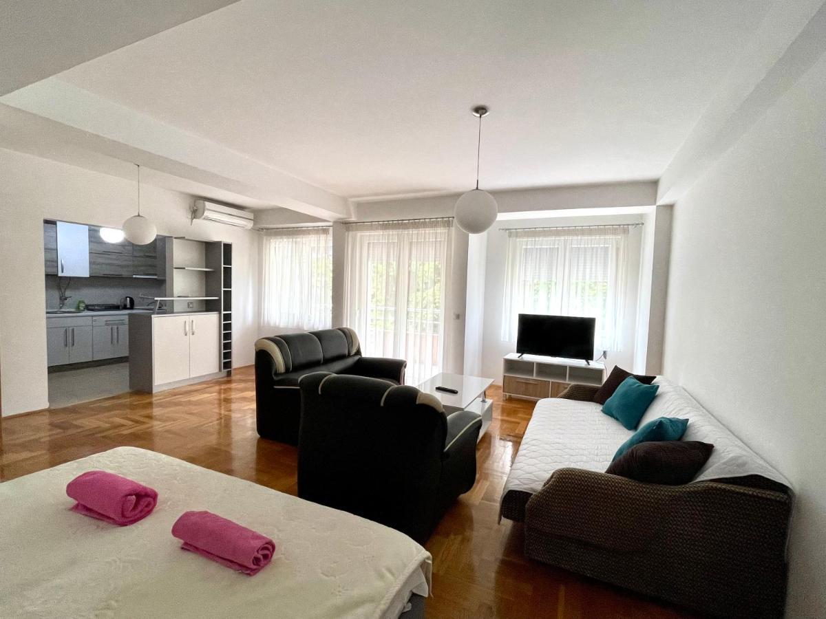 Front Beach Exclusive Apartments Struga Esterno foto