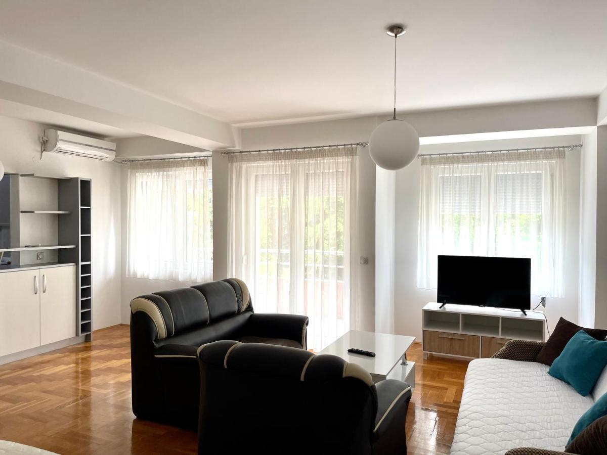 Front Beach Exclusive Apartments Struga Esterno foto