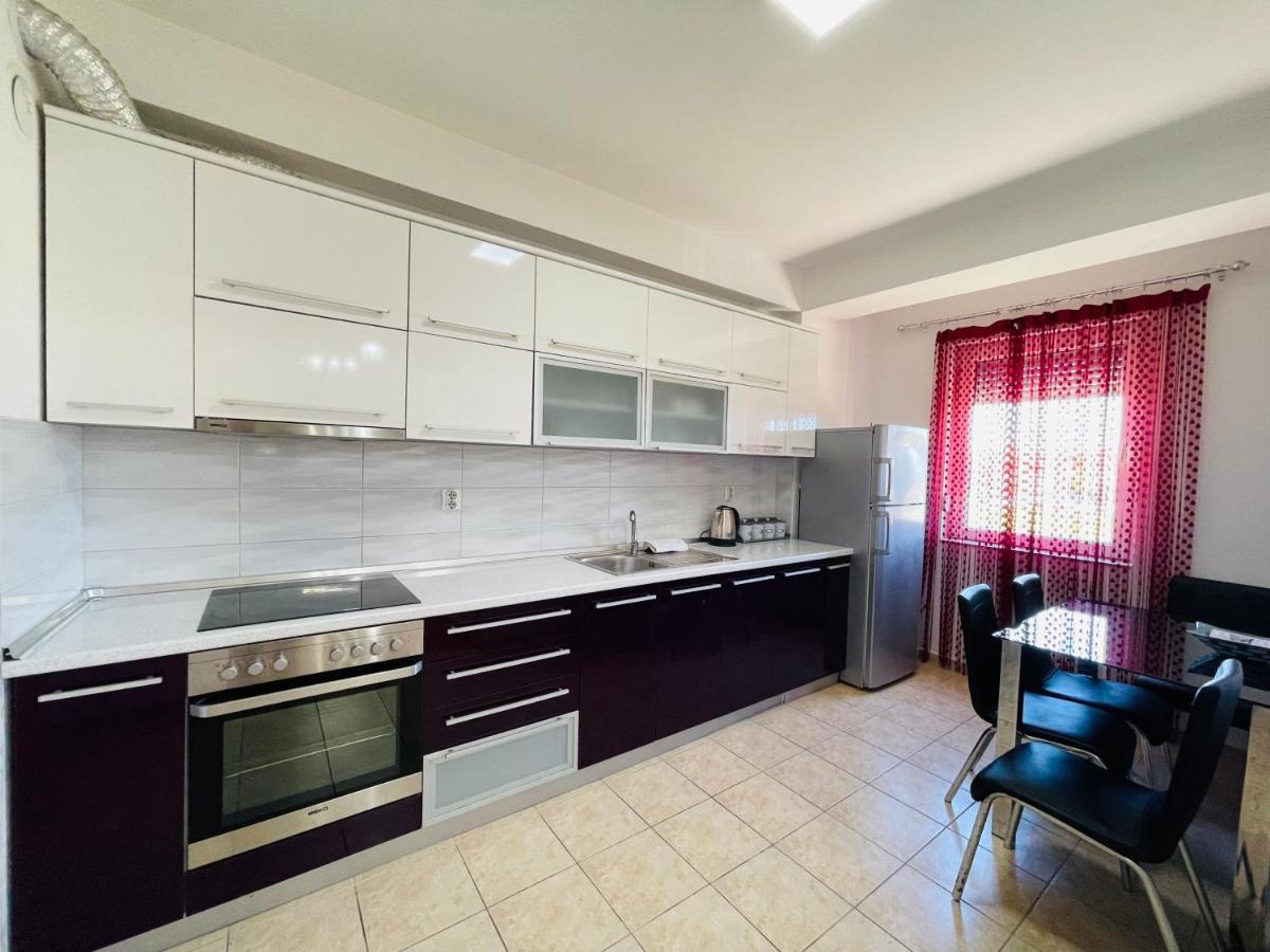 Front Beach Exclusive Apartments Struga Esterno foto