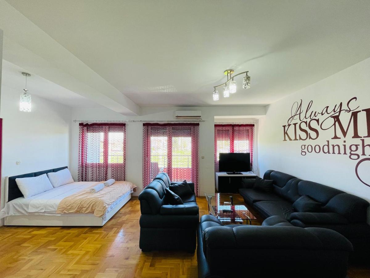 Front Beach Exclusive Apartments Struga Esterno foto