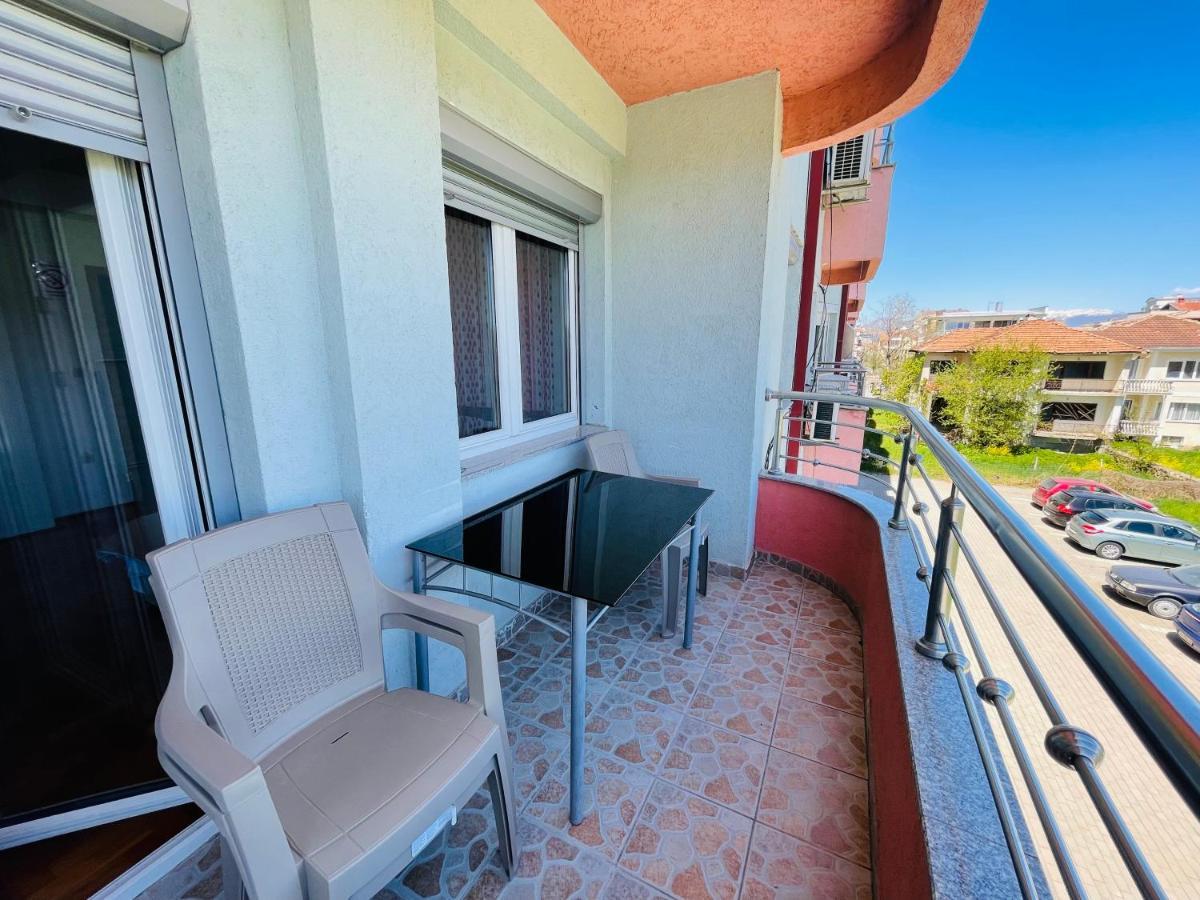 Front Beach Exclusive Apartments Struga Esterno foto