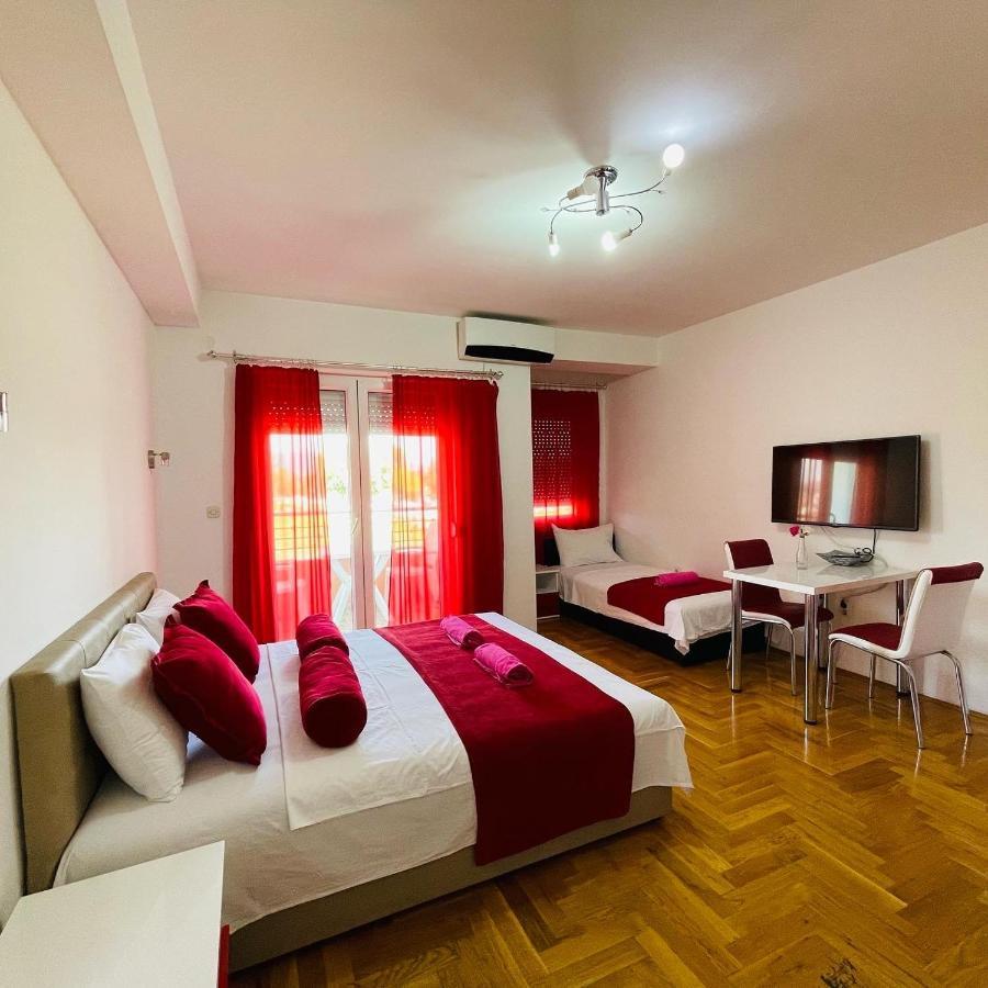 Front Beach Exclusive Apartments Struga Esterno foto