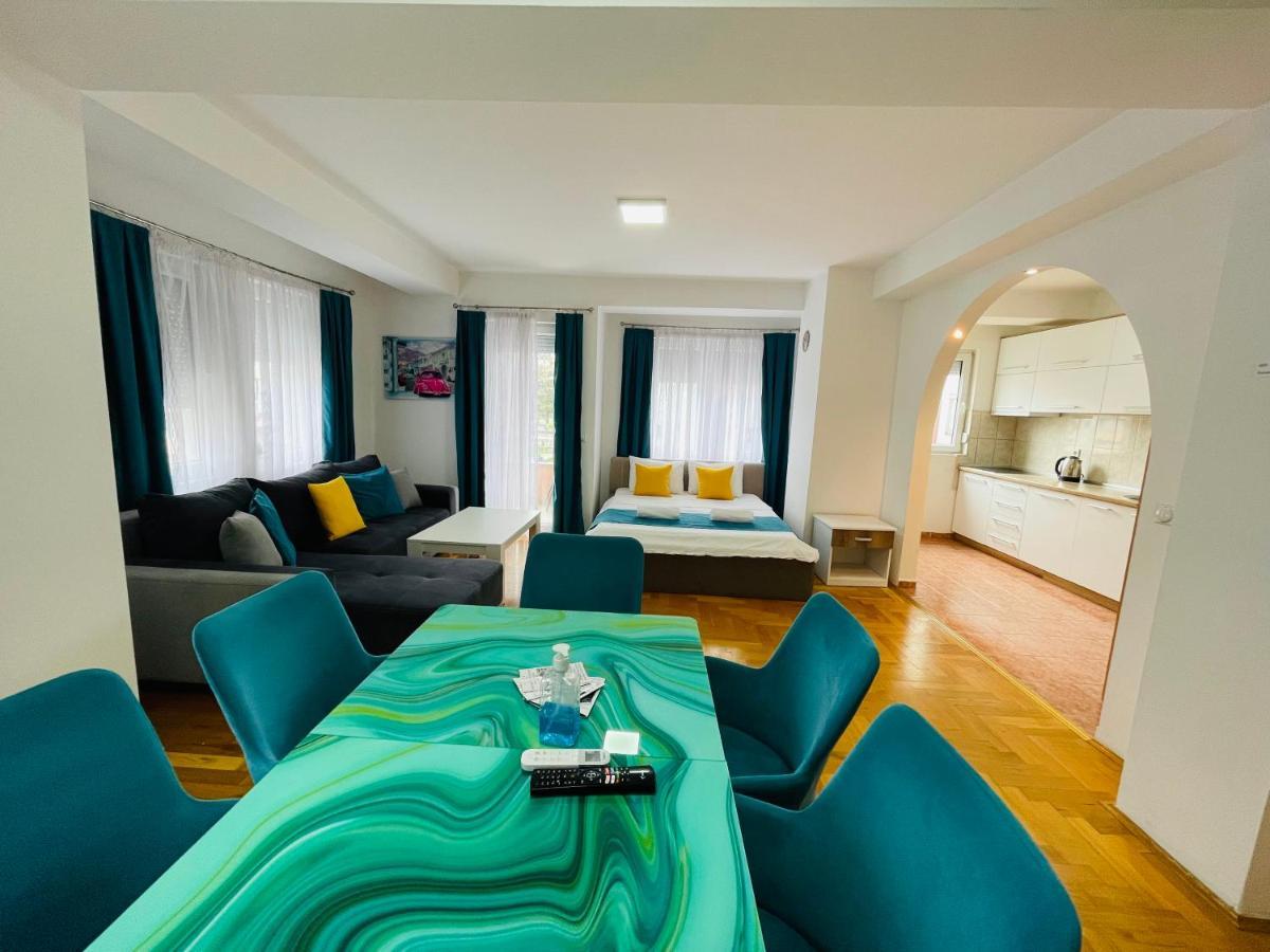 Front Beach Exclusive Apartments Struga Esterno foto