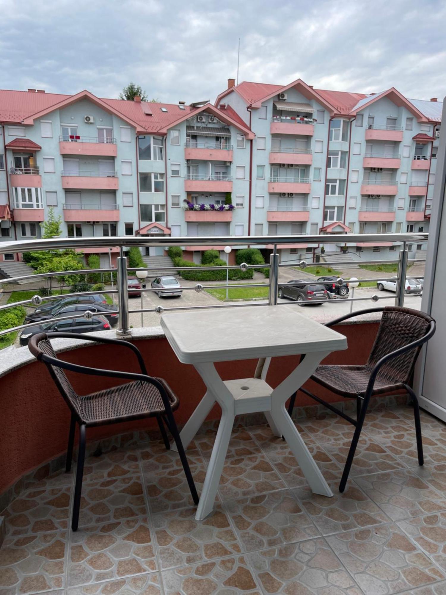 Front Beach Exclusive Apartments Struga Esterno foto