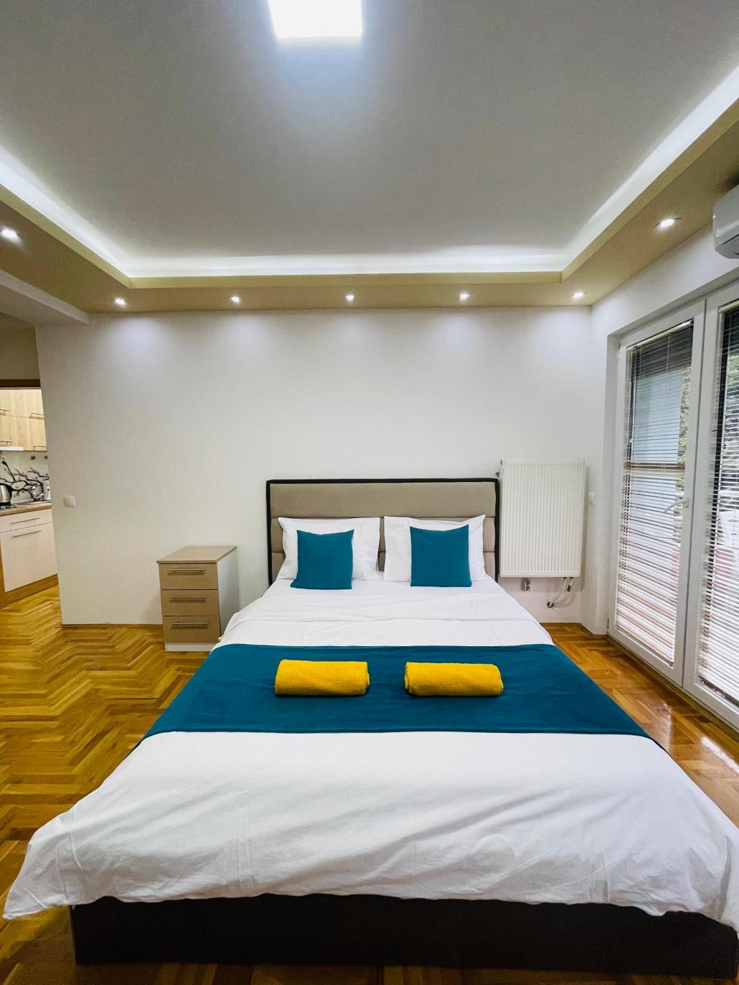 Front Beach Exclusive Apartments Struga Esterno foto
