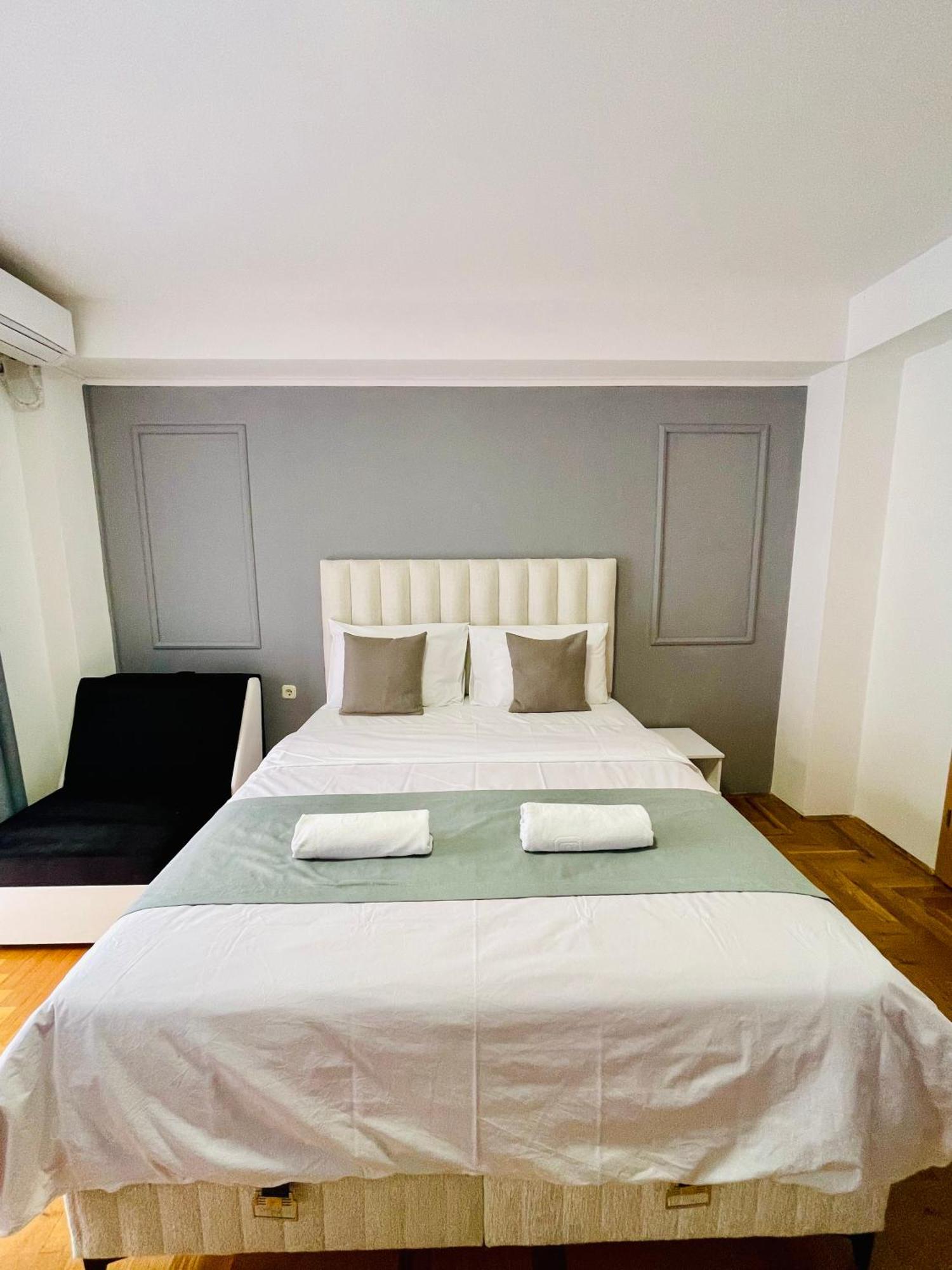 Front Beach Exclusive Apartments Struga Esterno foto