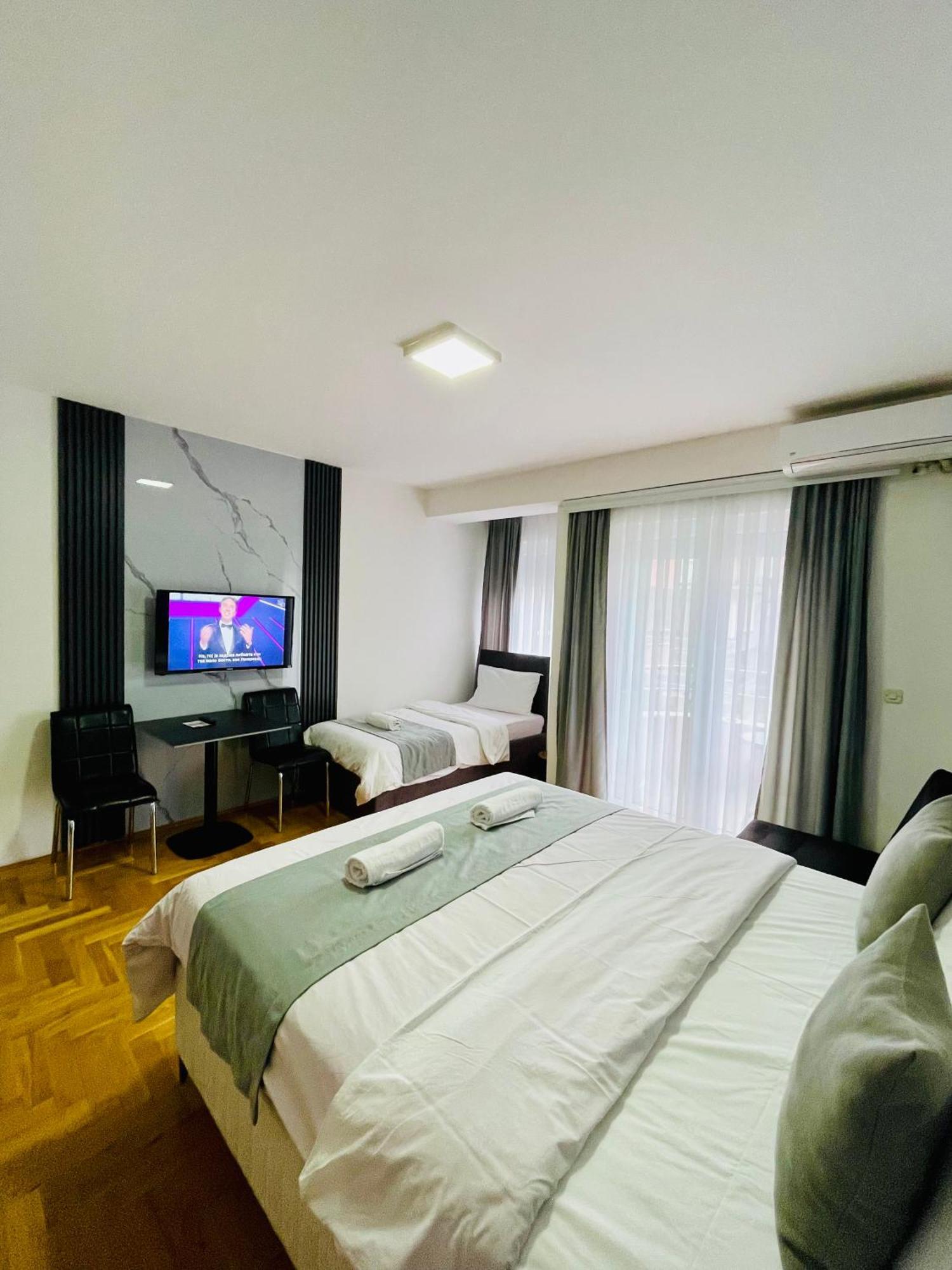 Front Beach Exclusive Apartments Struga Esterno foto