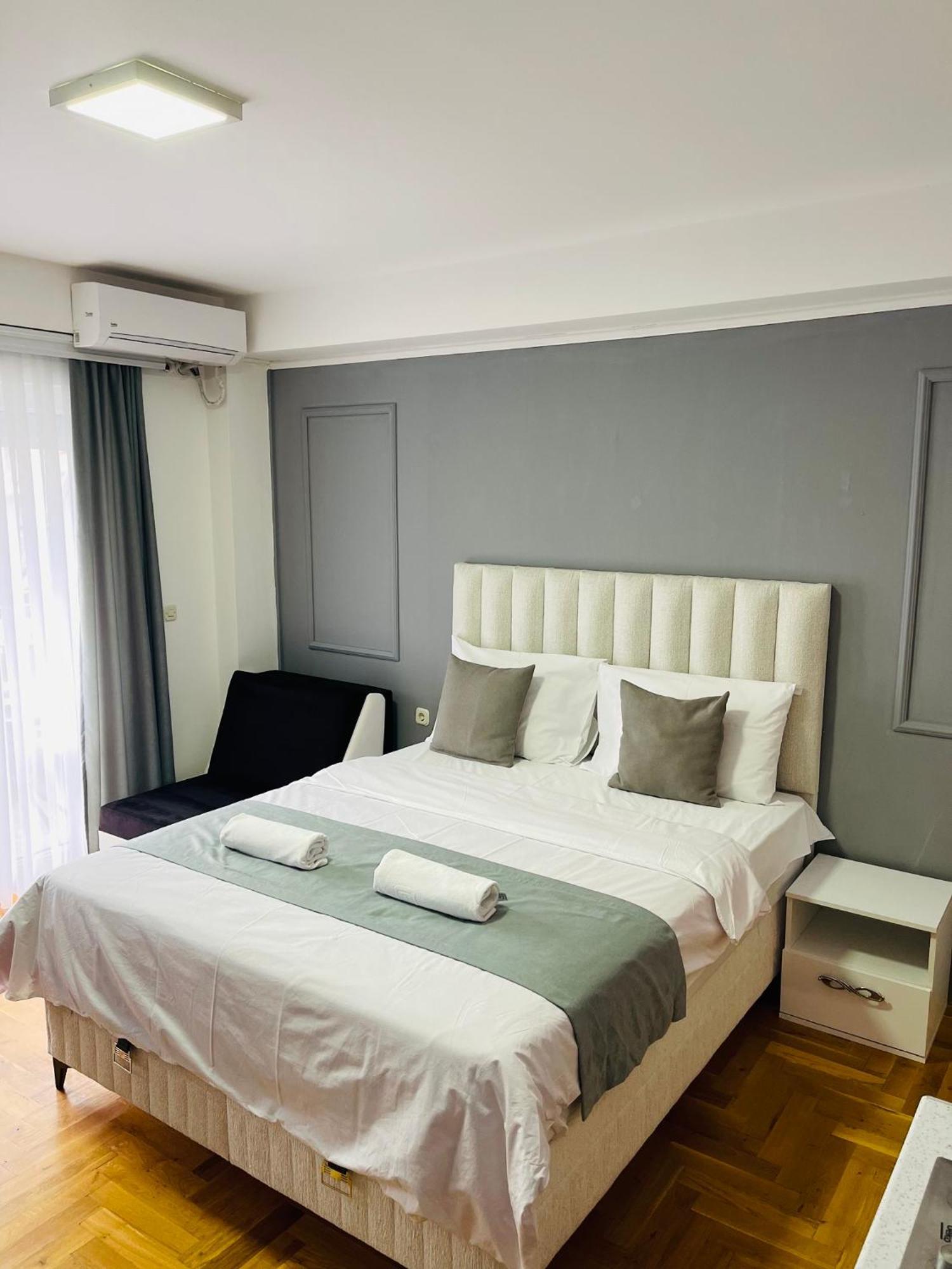 Front Beach Exclusive Apartments Struga Esterno foto