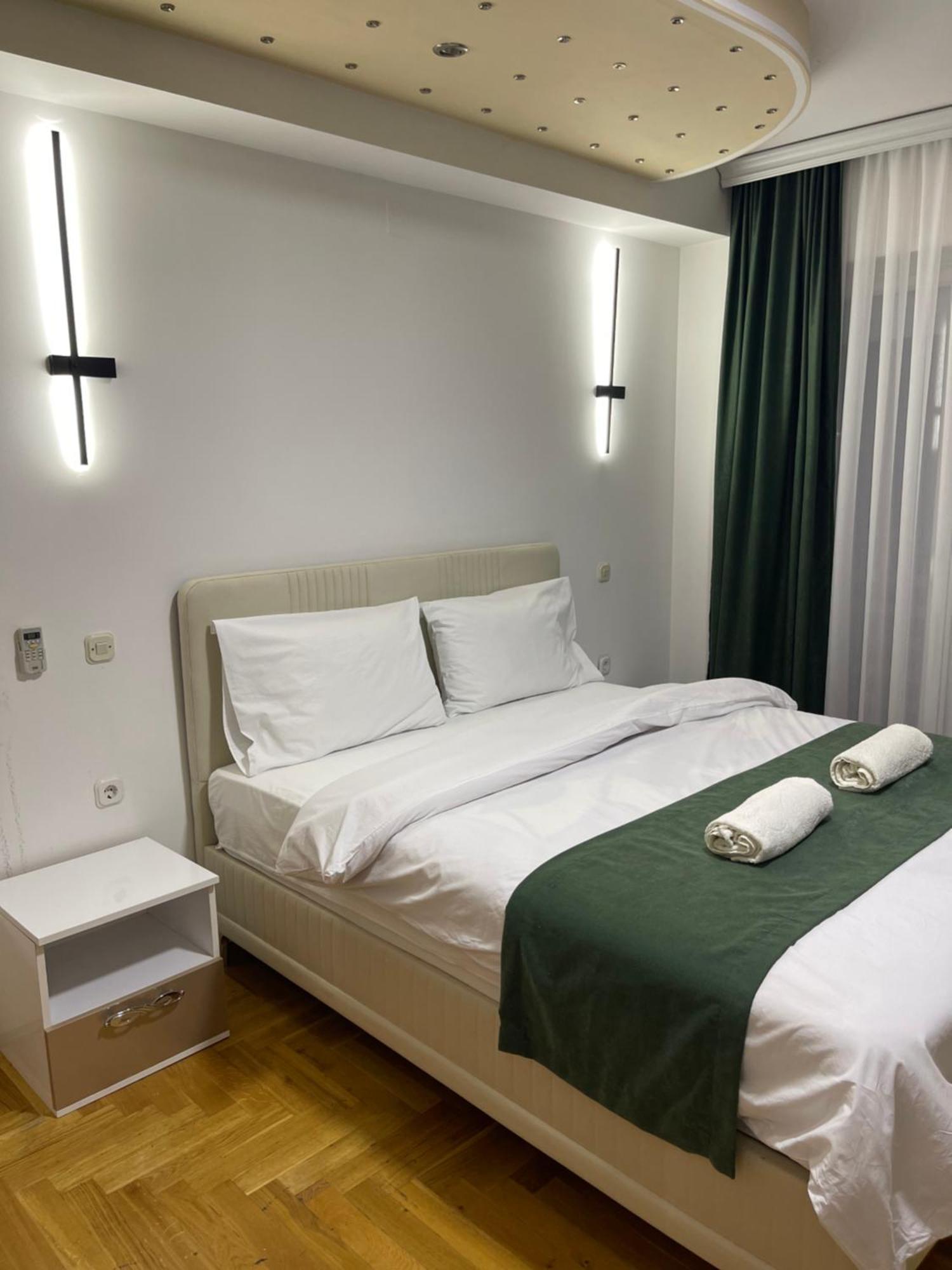 Front Beach Exclusive Apartments Struga Esterno foto