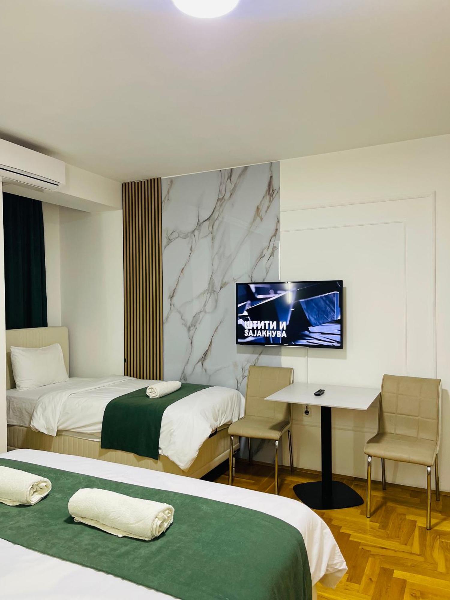 Front Beach Exclusive Apartments Struga Esterno foto